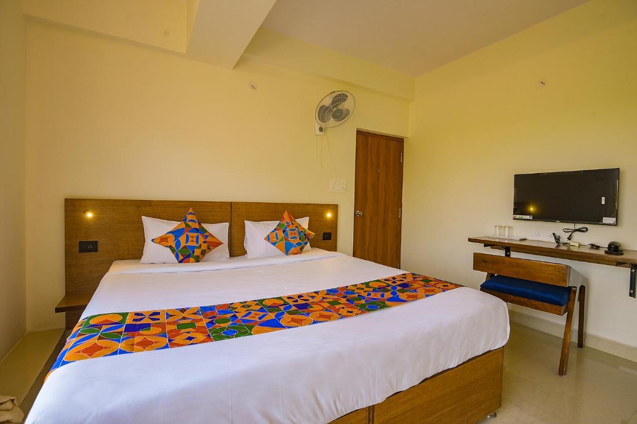 Fabhotel Gr Lake View - Btm Layout Bangalore Ngoại thất bức ảnh