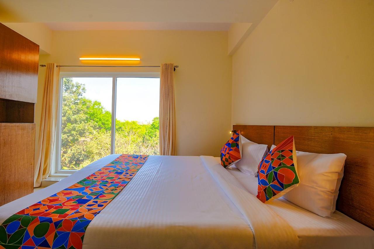 Fabhotel Gr Lake View - Btm Layout Bangalore Ngoại thất bức ảnh