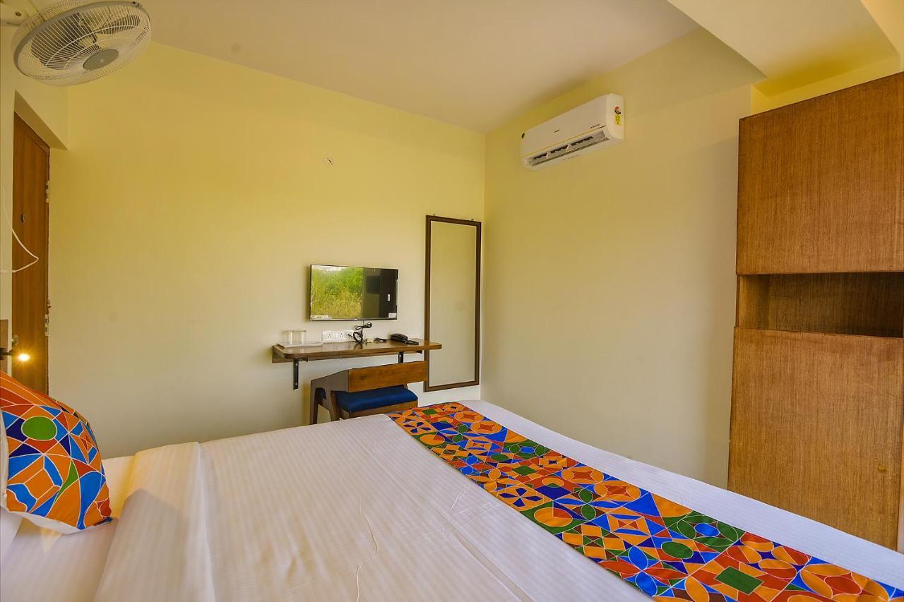Fabhotel Gr Lake View - Btm Layout Bangalore Ngoại thất bức ảnh